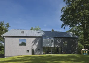 Energy-Efficient Cantilevered SIPs Home in Stirlingshire