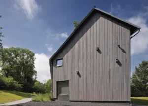 Energy-Efficient Cantilevered SIPs Home in Stirlingshire