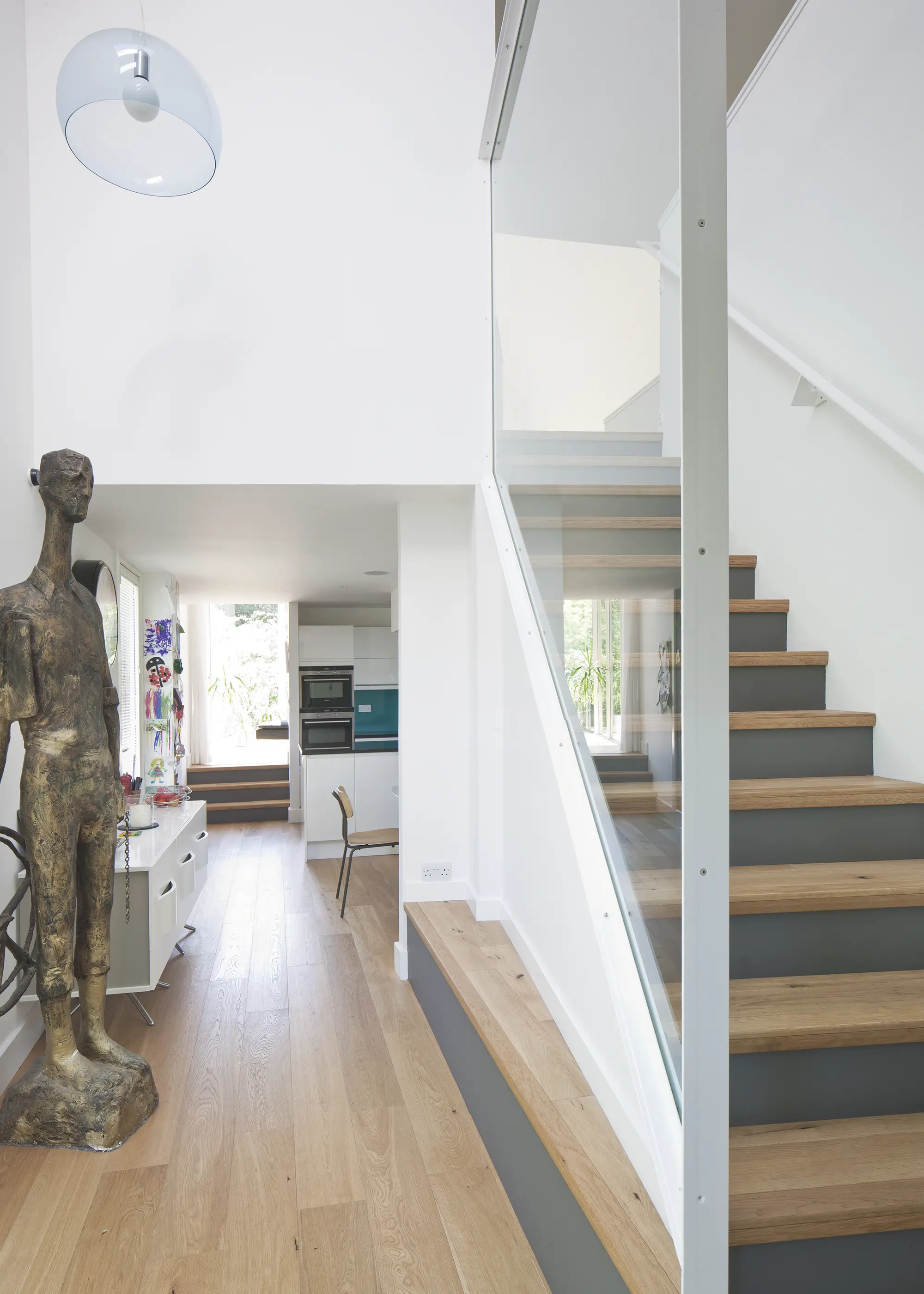 Energy-Efficient Cantilevered SIPs Home in Stirlingshire