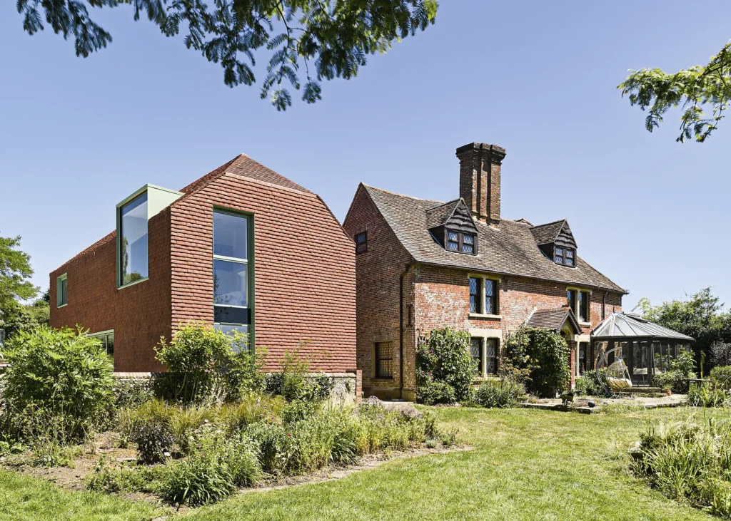 Striking Modern Window Design for a Linking Extension