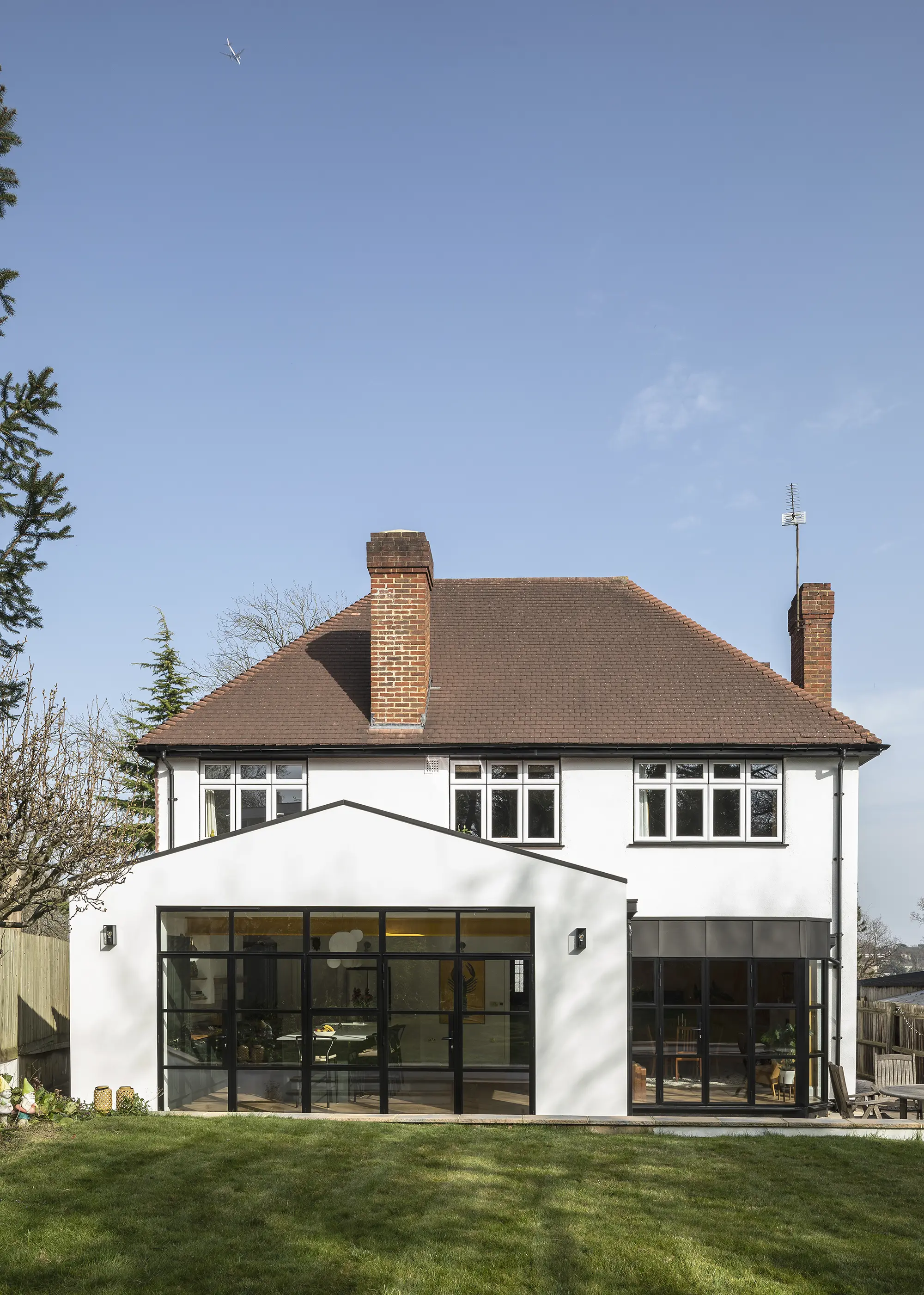 1930s House in London Upgraded with a Sympathetic Extension 