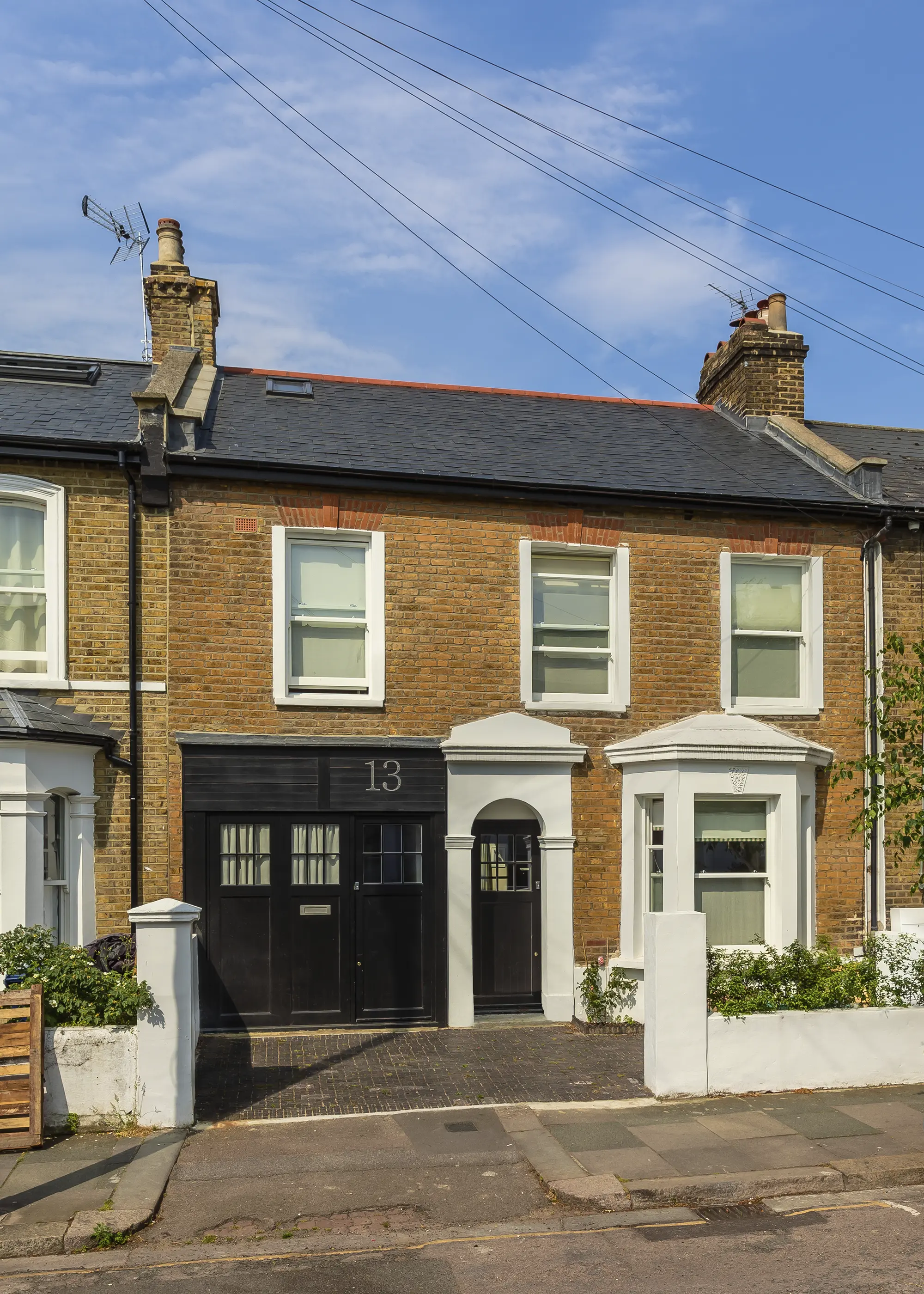 Single-Storey Garage Turned into Practical Living Space